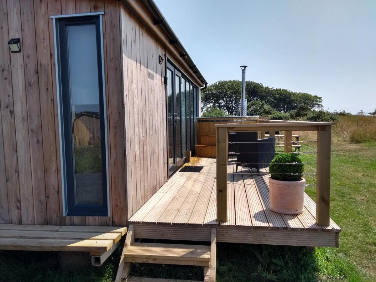 Cleeves Cabins Arran Luxury Lodge With Hot Tub Dalry  Экстерьер фото